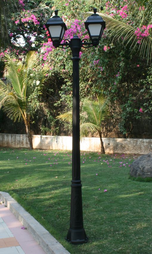 Loose-fit round neck sweater