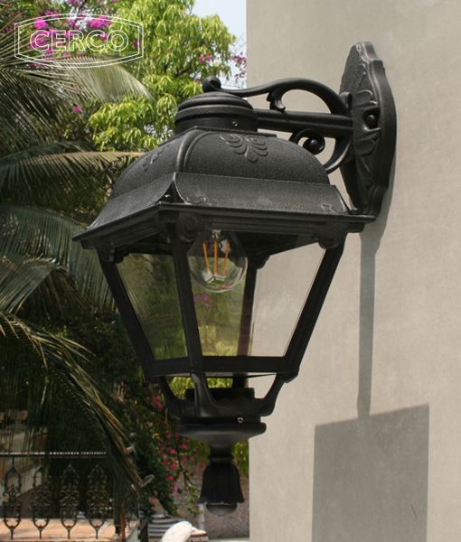 Loose-fit round neck sweater