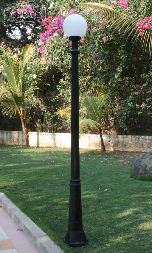 Loose-fit round neck sweater