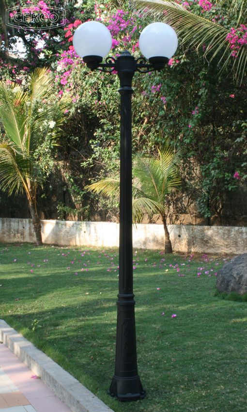 Loose-fit round neck sweater