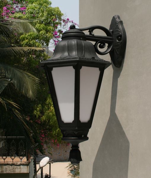 Loose-fit round neck sweater